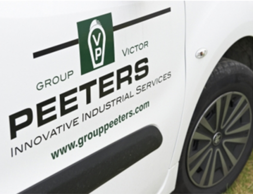 Foto logo zijkant wagen Peeters